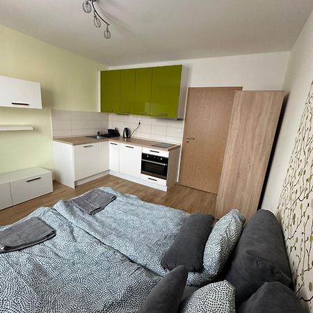 Private Apartment 1Km From Center Братислава Экстерьер фото