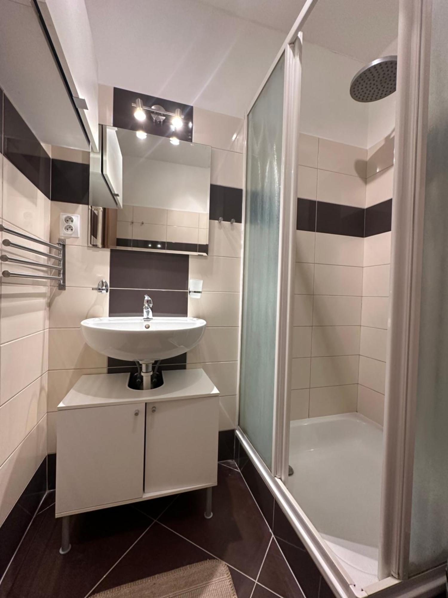 Private Apartment 1Km From Center Братислава Экстерьер фото