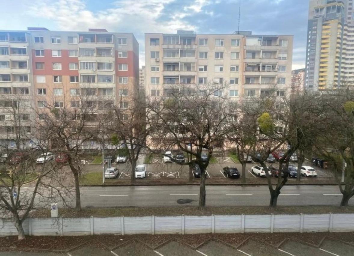 Private Apartment 1Km From Center Братислава Экстерьер фото