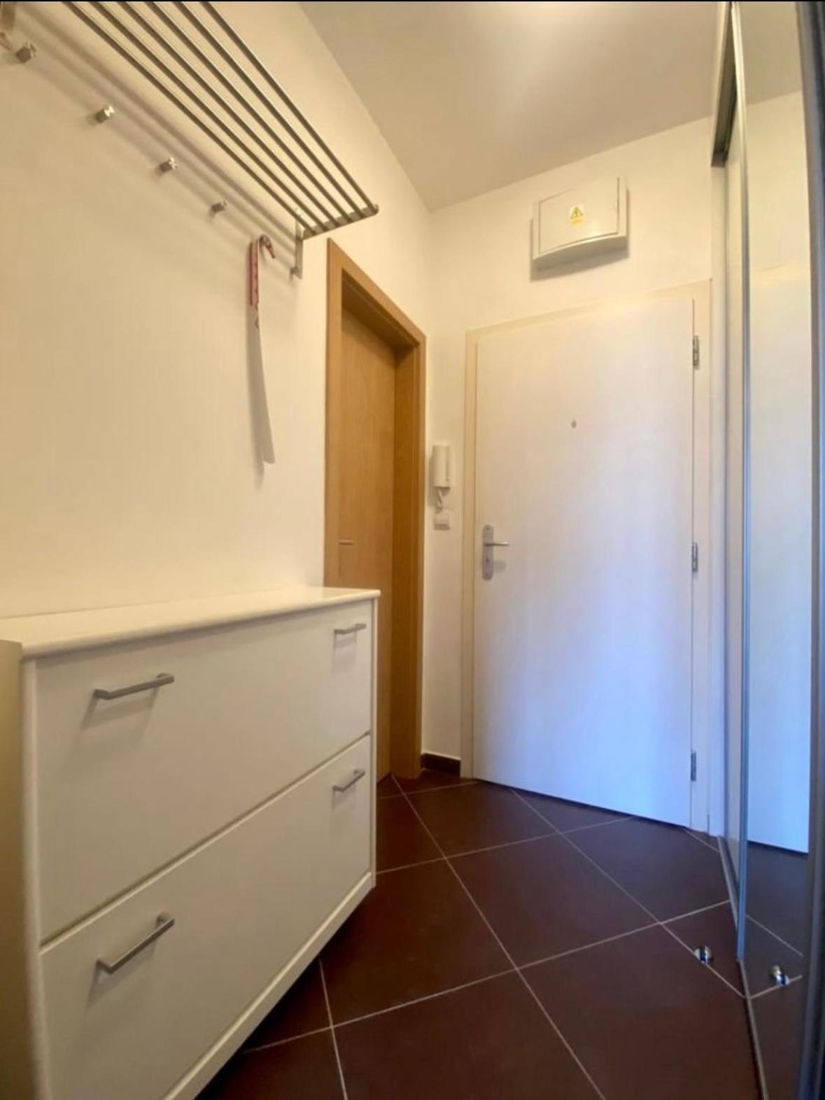 Private Apartment 1Km From Center Братислава Экстерьер фото
